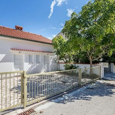 Grosse Terrasse Mit Meerblick, 200 Meter Baška