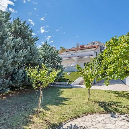Grosse Terrasse Mit Meerblick, 200 Meter Ferienhaus Baška