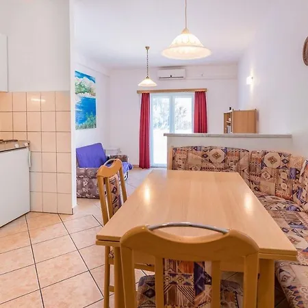 Grosse Terrasse Mit Meerblick, 200 Meter