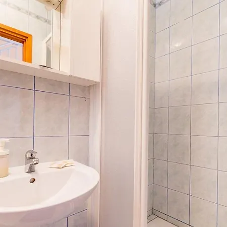 Grosse Terrasse Mit Meerblick, 200 Meter Сasa de vacaciones Baška