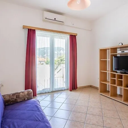 Grosse Terrasse Mit Meerblick, 200 Meter Hébergement de vacances Baška
