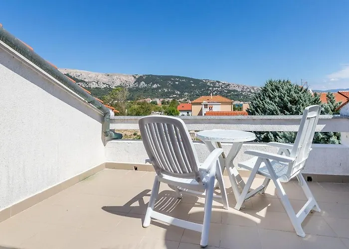 Grosse Terrasse Mit Meerblick, 200 Meter